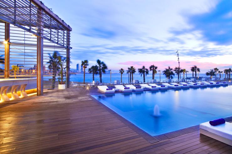 W Barcelona - Piscine extérieure de l'hôtel