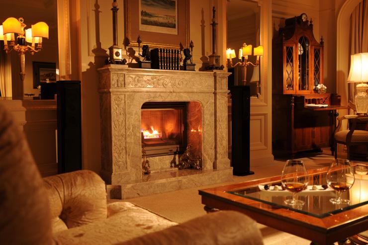 The Regent Berlin - Cheminée dans les salons de l'hôtel
