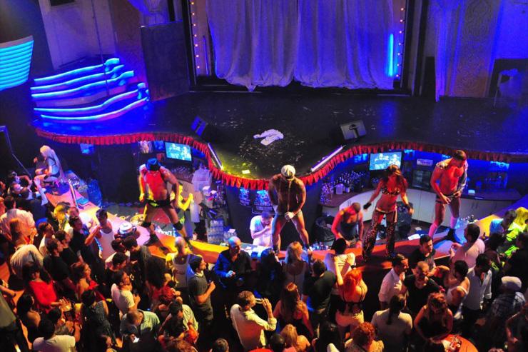 X-Large - Show de danseurs et strip-teasers