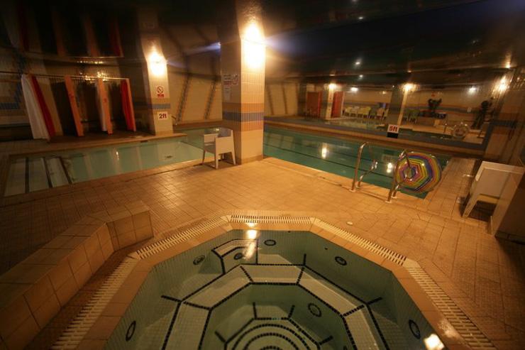 Club Aquarium - Piscine et jacuzzi