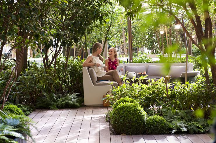 Bar 8 au Mandarin Oriental Paris - Le jardin attenant au bar