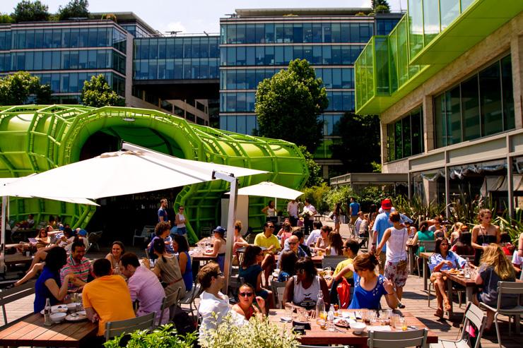 Déjeuner ensoleillé au Wanderlust