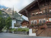 Gstaad, authentique village alpin, au-delà des clichés