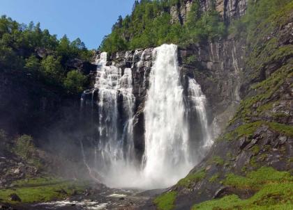 Dans les fjords autour de Bergen, la Norvège version été