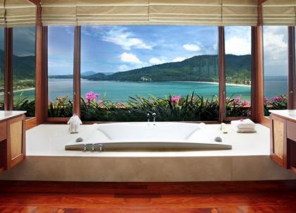 30 salles de bains d'hôtels aux vues à couper le souffle