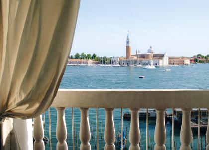 Vue sur le Bassin Saint-Marc depuis depuis une Junior Suite | © Londra Palace