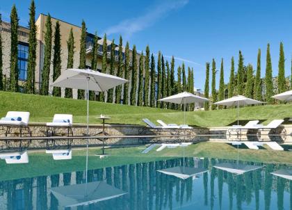 Au printemps, Damien Hirst investit le Château La Coste 