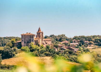 Le Château de Lavardens : centre d’art dynamique dans l’un des plus beaux villages de France