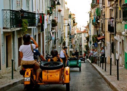 Découvrir Lisbonne en sidecar avec un pro de la photo, c’est possible