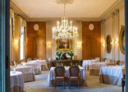 Le Domaine Les Crayères et cinq grandes maisons de champagne s’allient pour Octobre Rose