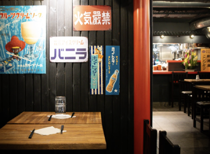 On a testé l’izakaya Jinchan Yokocho, un restaurant de street food japonaise.