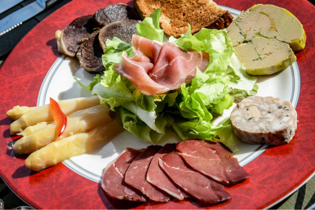 Le restaurant Aux Tauzins et ses spécialités © Aux Tauzins