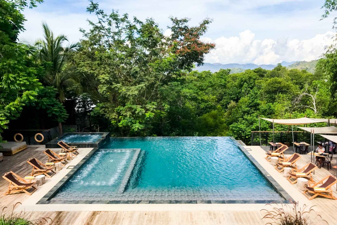 Piscine à débordement sur les mangroves vierges au Funny Lion © Houda El Moumouhi