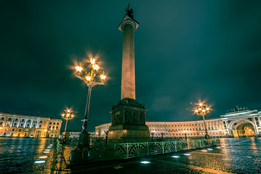 La colonne d’Alexandre sur la Place du Palais | © ##Gregory Kutuzov@@https://500px.com/barlo