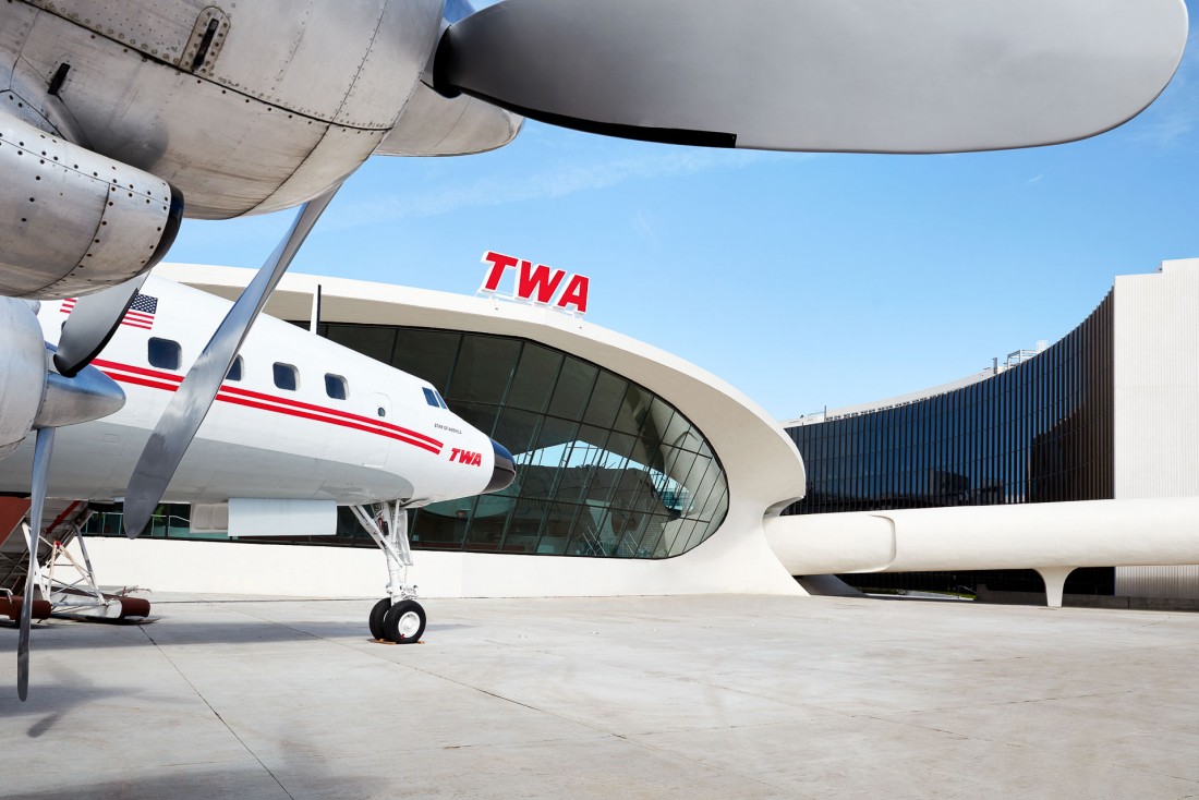 Le mytthique jet Lockheed Constellation “Connie” de 1958 transformé en bar-lounge.