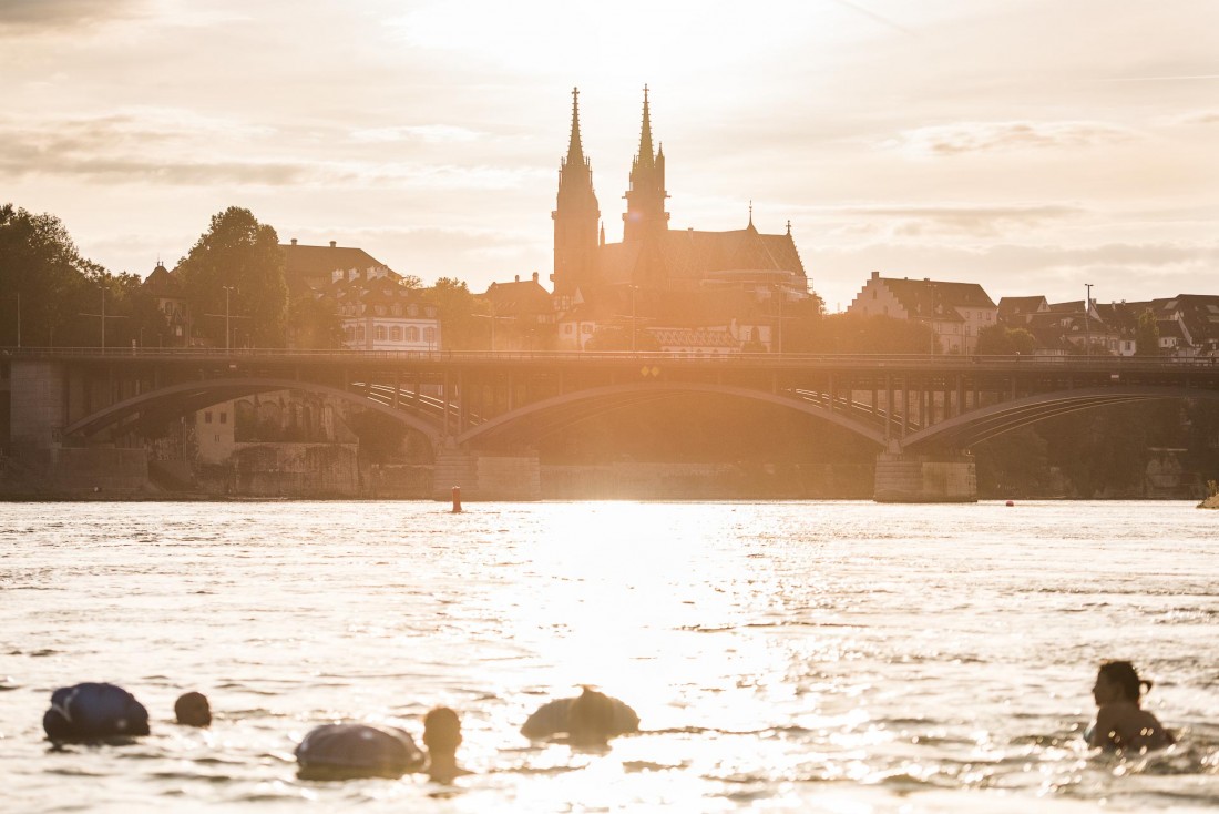La baignade dans le Rhin ? Une activité typiquement bâloise très populaire pendant la belle saison © Switerland Tourism