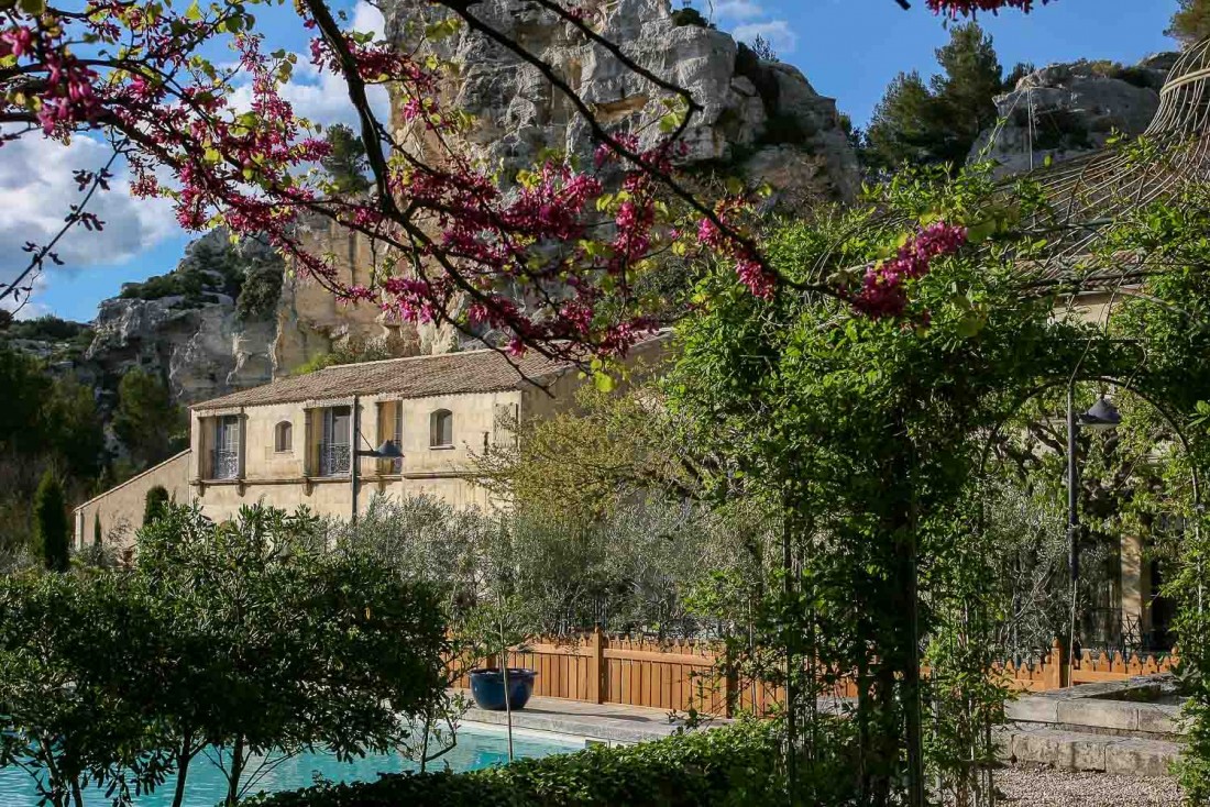 Au coeur du domaine de Baumanière, l'Oustau, adresse gastronomique mythique © P. Schaff