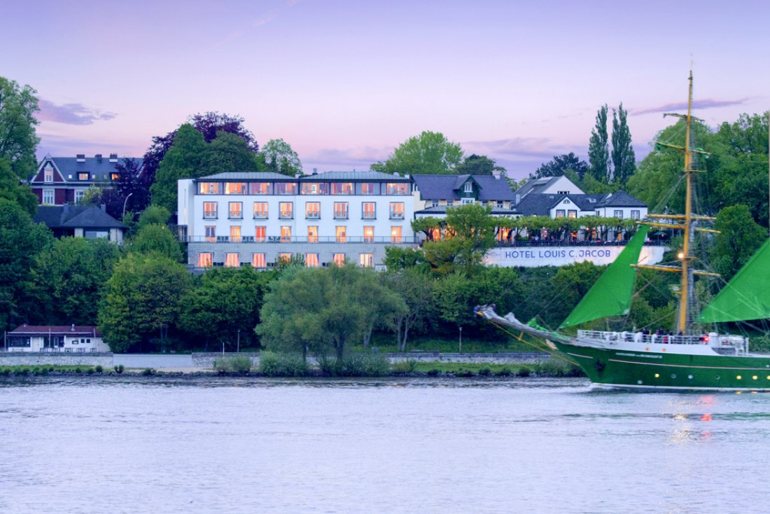 Le Louis C. Jacob surplombe le fleuve Elbe depuis la fin du XVIIIème siècle © Hotel Louis C. Jacob