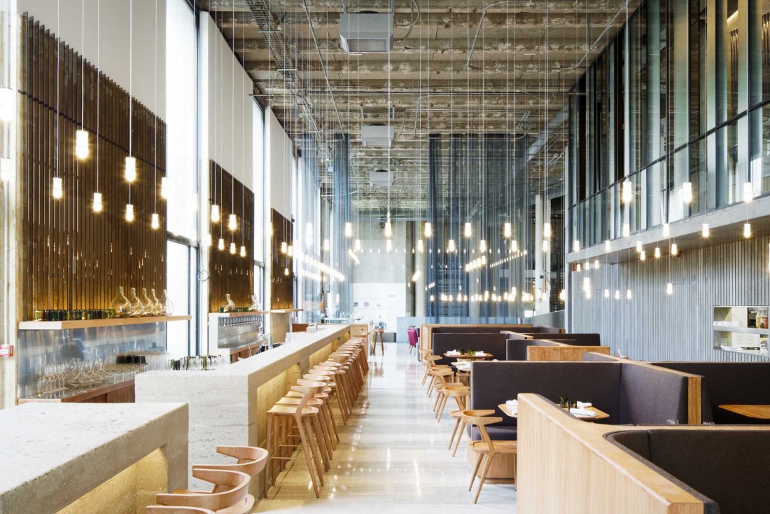 Les Grands Verres est le nouveau restaurant et bar à cocktails du Palais de Tokyo / Architecture © Lina Ghotmeh / photo © Takuji Shimmura