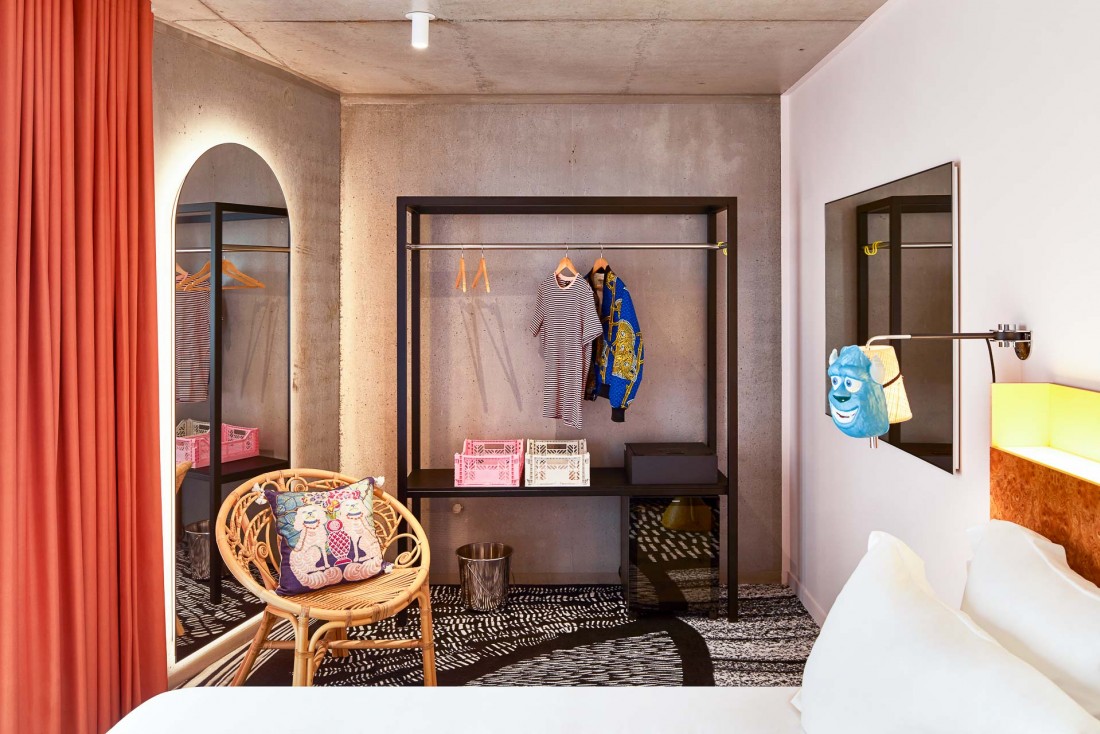 Dans les chambres, décor coloré et aménagement fonctionnel © DR