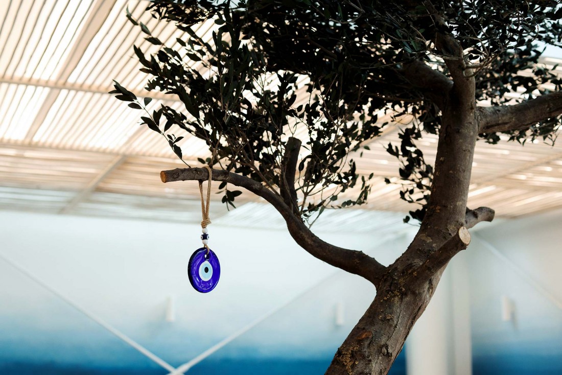 Au centre du restaurant, un véritable olivier © Benedetta Chiala