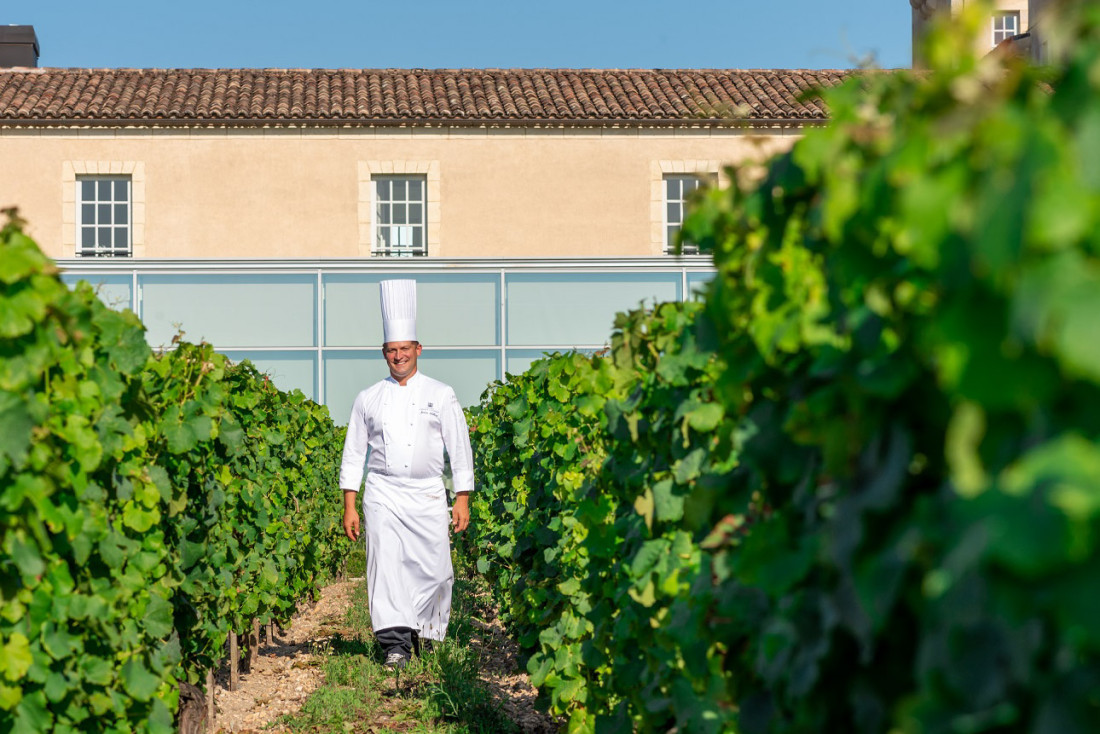 Chef Jérôme Schilling dans les vignes © Michael Boudot