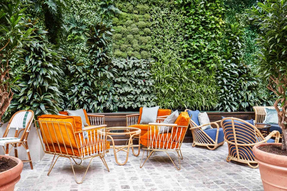 Le Jardin d'Hiver avec son mur végétal © Alan Jensen