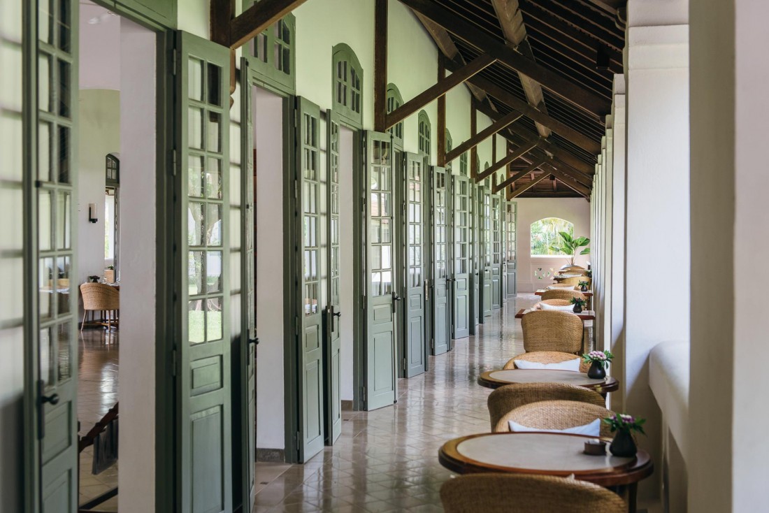 Tous les pavillons de l'ancien hôpital colonial dont dotés de terrasses couvertes, à la manière de loggias © Aman