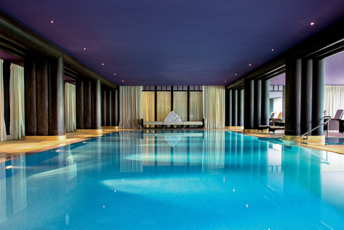 À l'intérieur du Spa, une immense piscine intérieure © G. Gardette