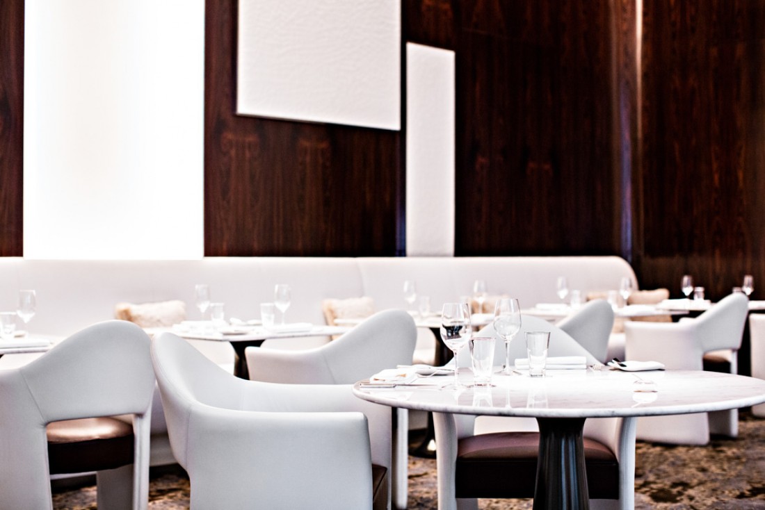 La salle imaginée par Bruno Borrione joue la carte des matières nobles et des contrastes © Prince de Galles