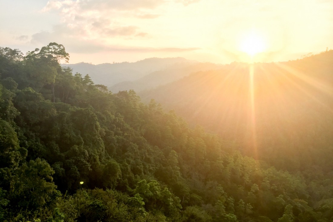 La vue depuis notre chambre au coucher du soleil © Constance Lugger