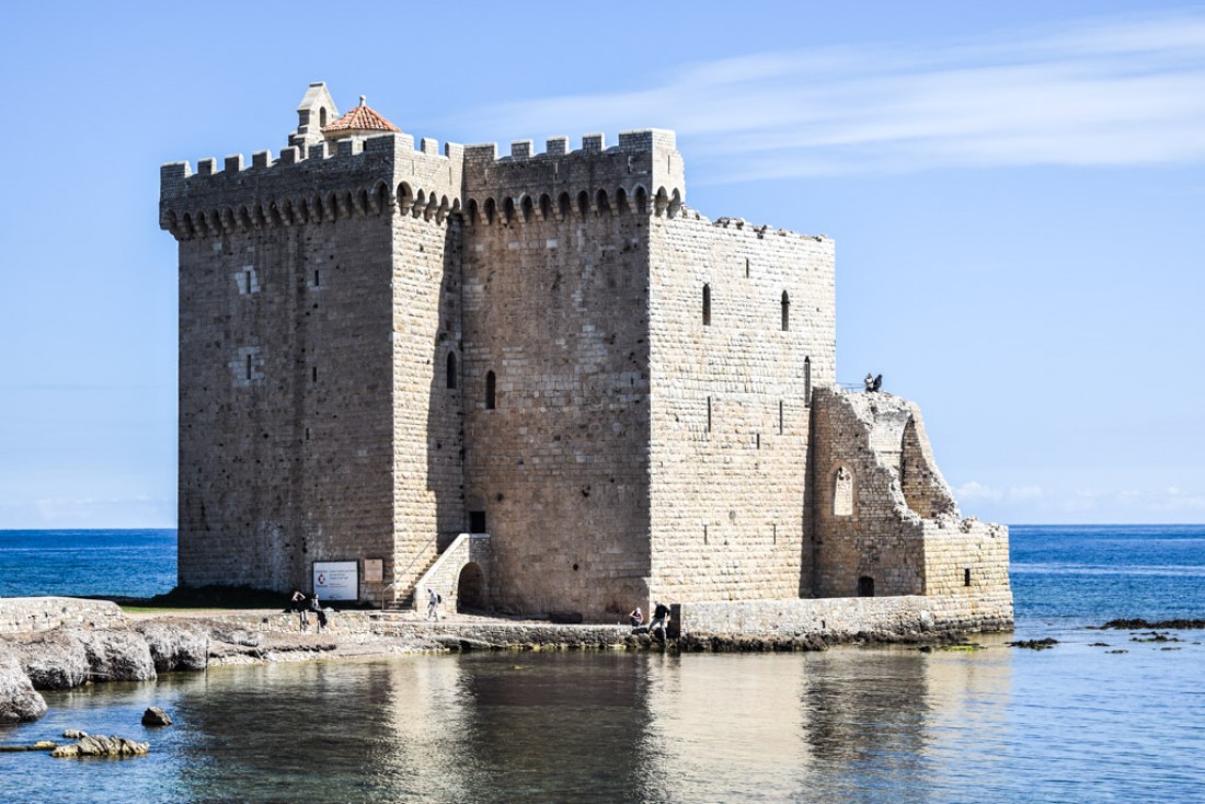 Le spectaculaire monastère fortifié du XIème siècle sur l'Île Saint-Honorat © Yonder.fr