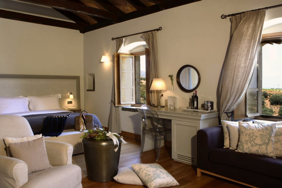 Design sobre dans les chambres et suites © Kinsterna