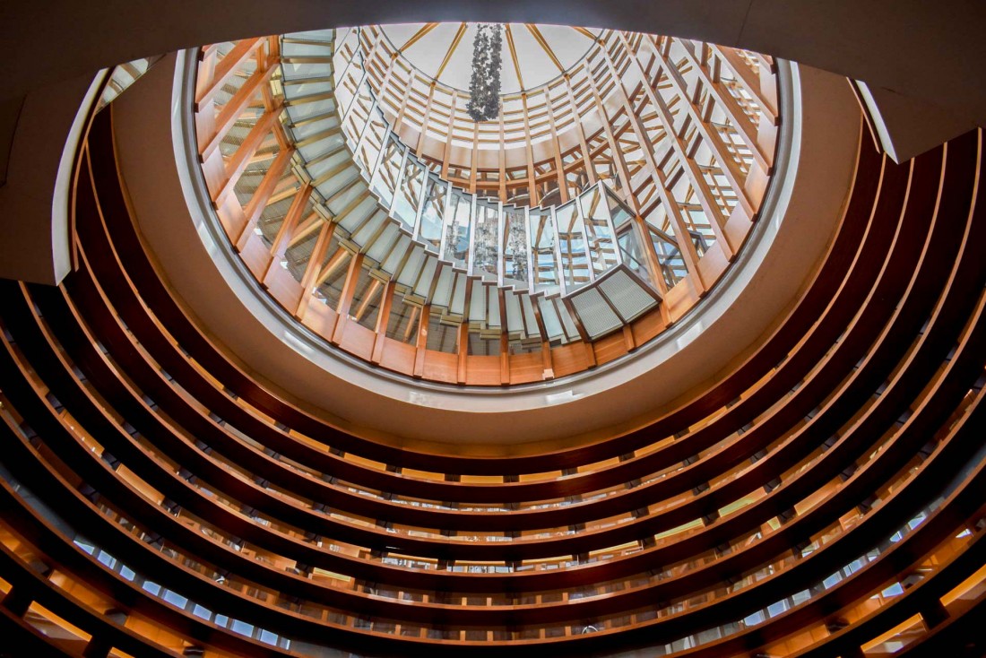 Le spectaculaire atrium central du Gray © YONDER.fr