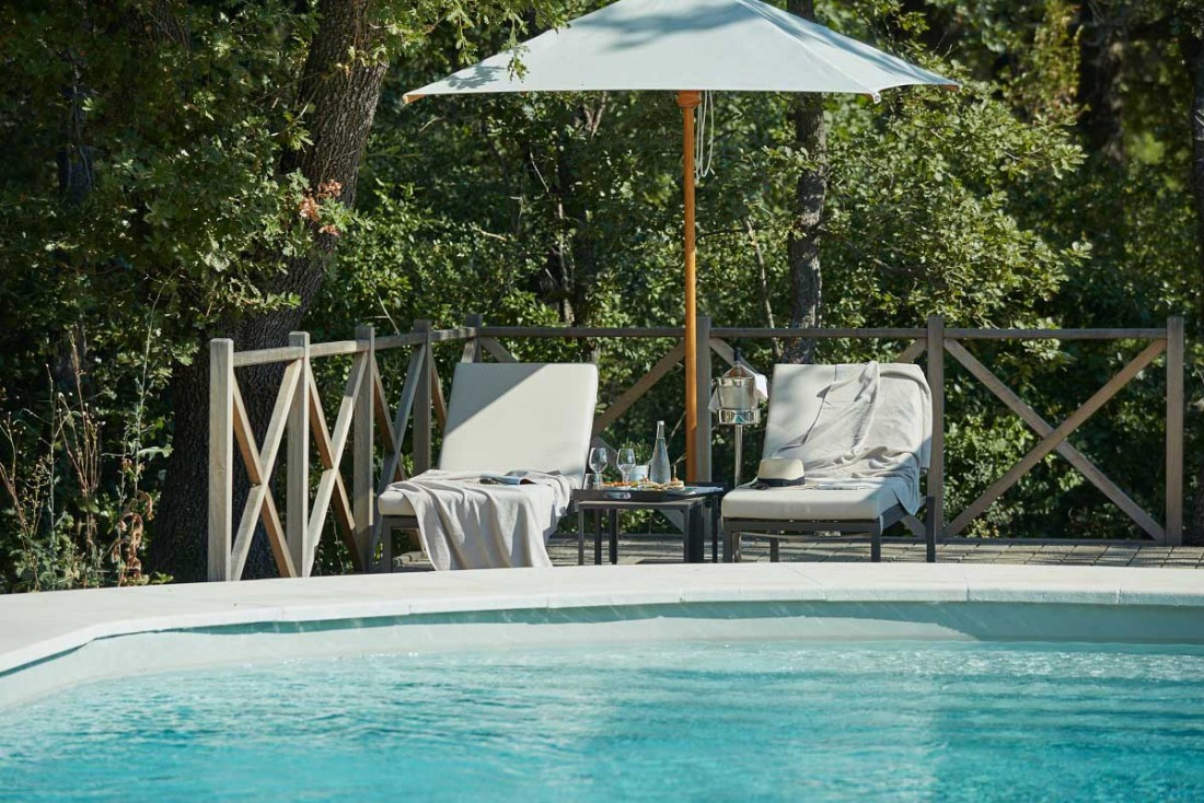 La piscine du Château de Fonscolombe, au cœur des vignes de Provence © DR