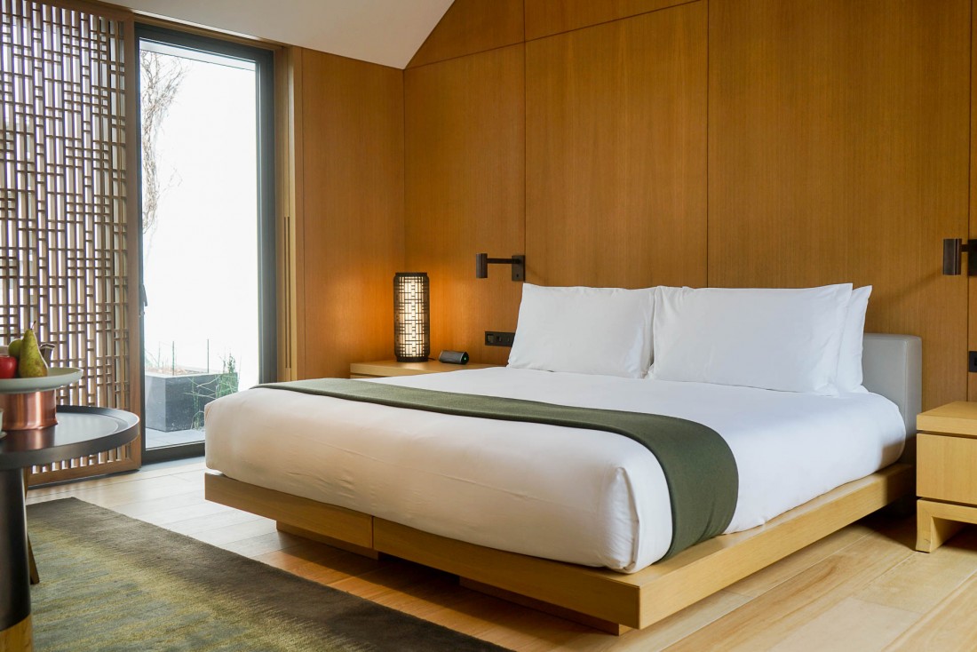 Chambre à coucher dans l'une des 24 Ming Courtyard Suites © YONDER.fr