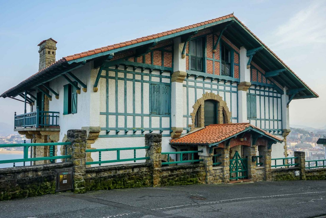 Maison à l'architecture basque sur le Mont Igueldo © YONDER.fr