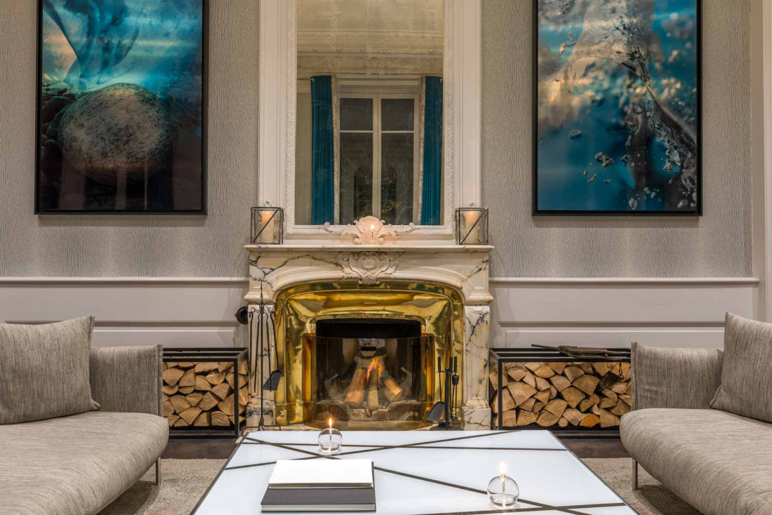 Le salon bibliothèque de l'hôtel © Wanderlust Lab