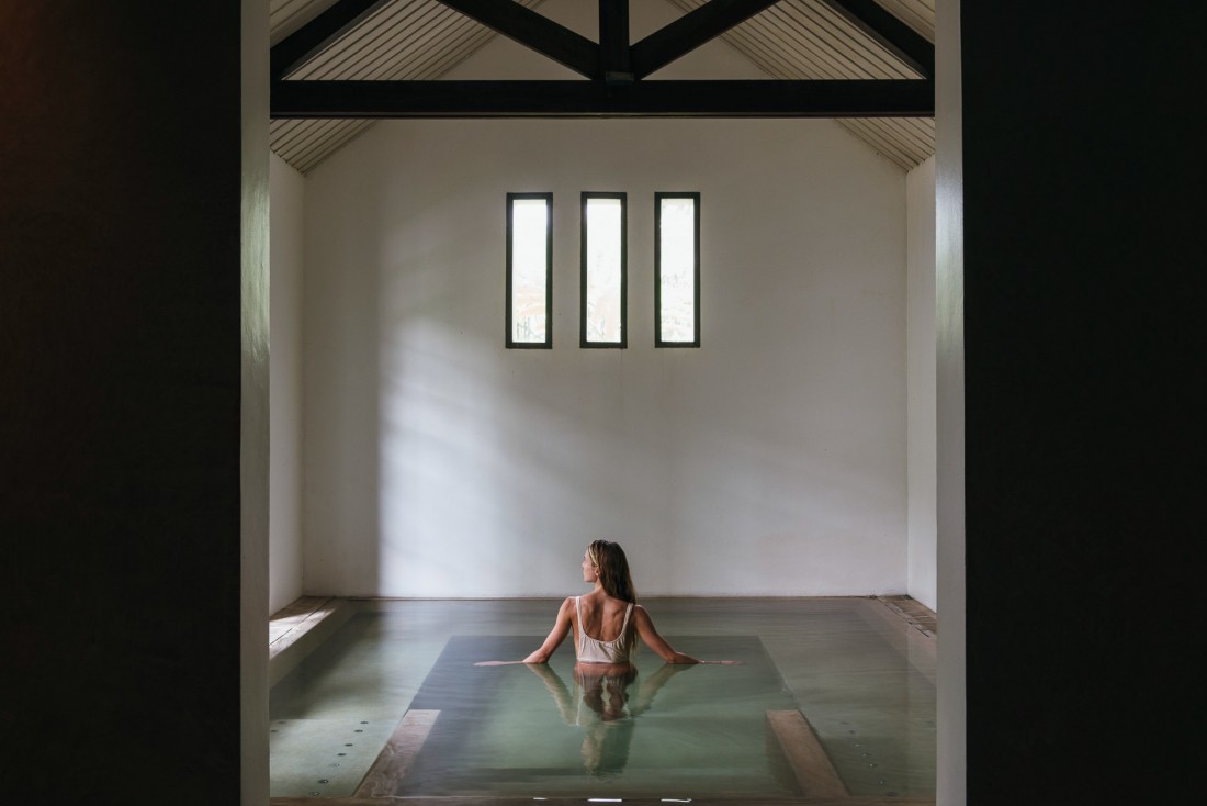 L'Aman Spa est doté de deux piscines à immersion, froide et chaude © Aman