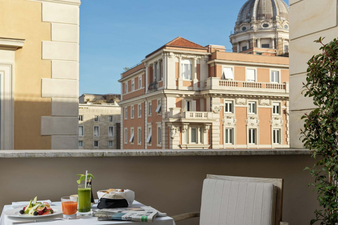 J.K. Place Roma | Les chambres du troisième étage avec terrasses © Christos Drazos