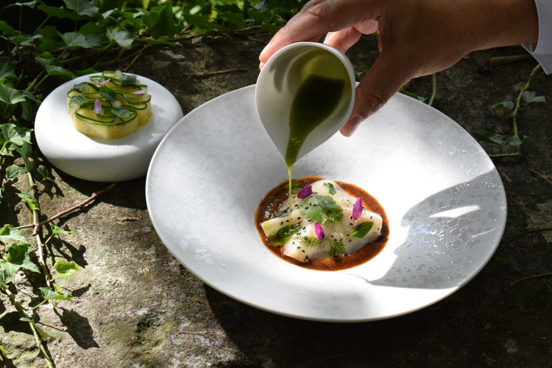 La Raviole ouverte de tourteau au Prieuré Baumanière 