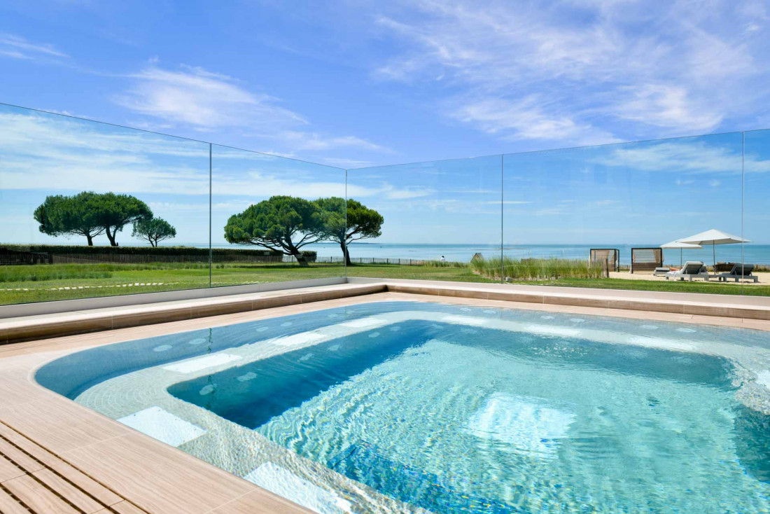 Profiter de la vue sur le large en Charente depuis son jacuzzi © DR