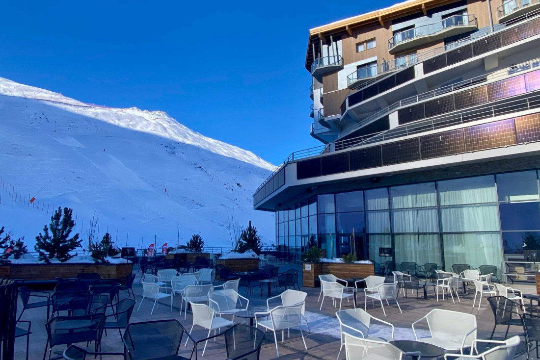La terrasse ensoleillée du club les Tignes au Val Claret © EL