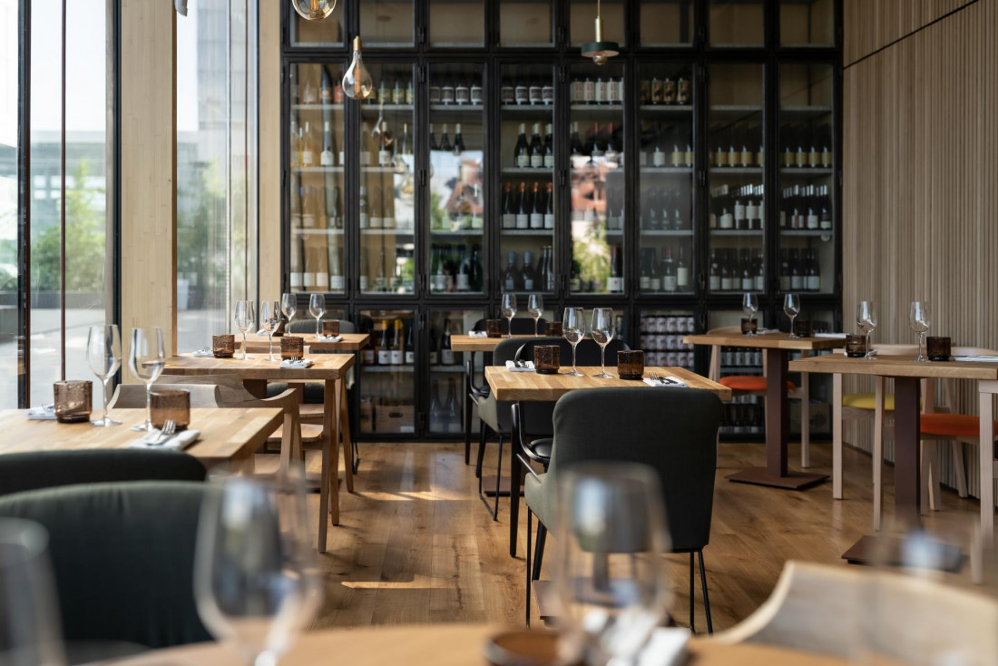 La salle à manger lumineuse de Nosso © Anne-Claire Héraud