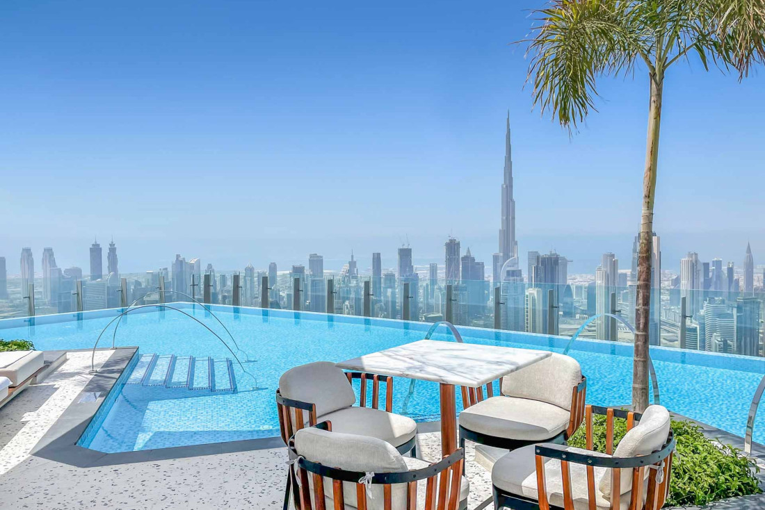 Hôtels à Dubai - La plus haute piscine à débordement du monde au SLS Dubai © SLS Accor