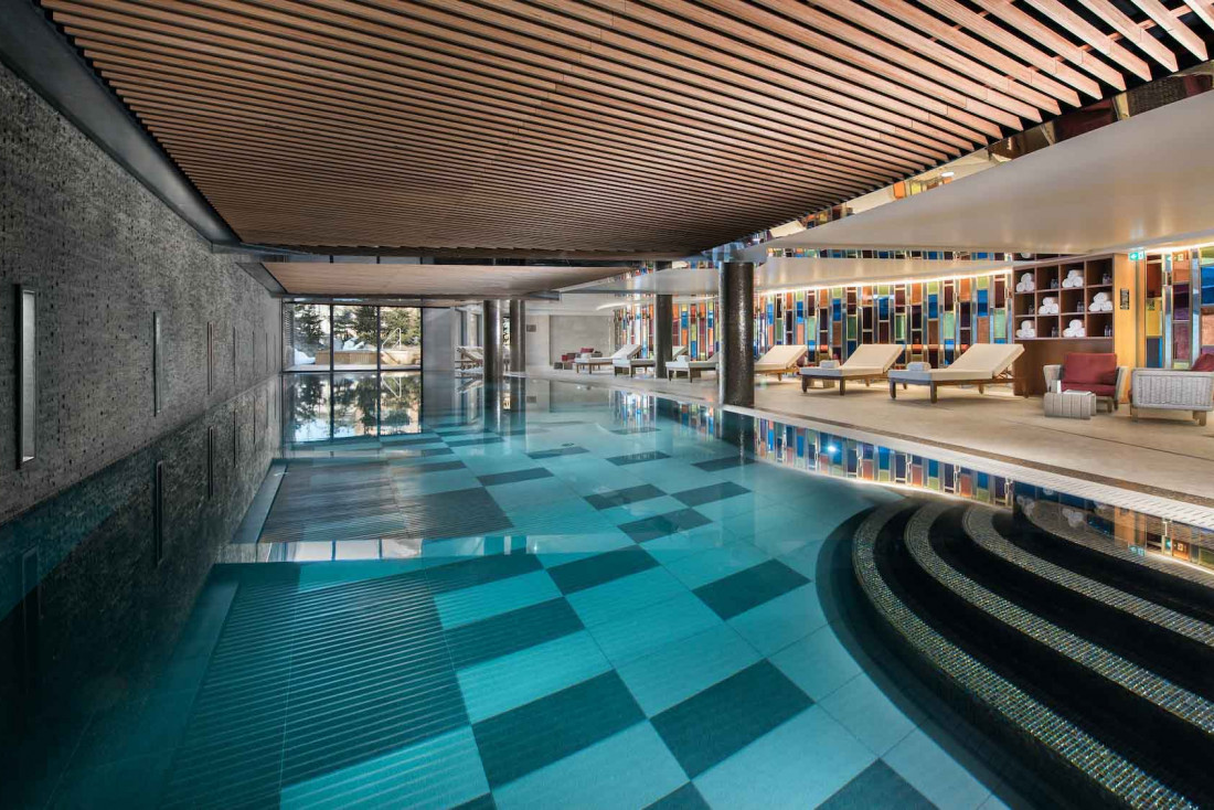 Hôtel Barrière Les Neiges | La piscine du Spa Diane Barrière © Marc Berenguer