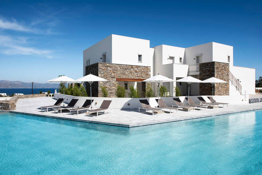 Piscine principale © Summer Senses Paros