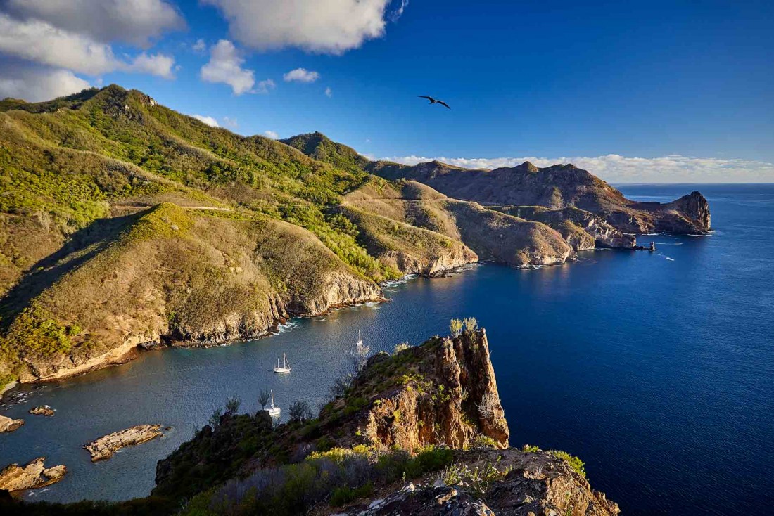 Dans les îles Marquises, la baie Vaiehu sur l'île Ua Pou déploie ses charmes © Bertrand Duquenne