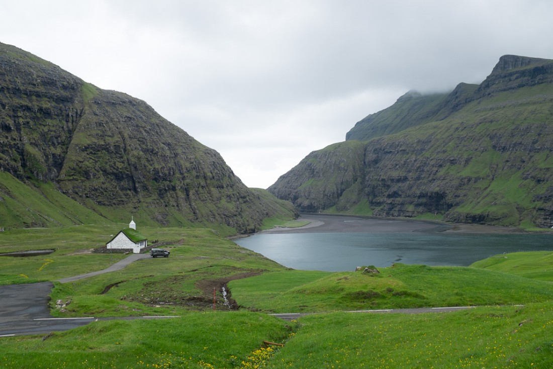 Le village de Saksun, à la beauté à la fois austère et magique.  