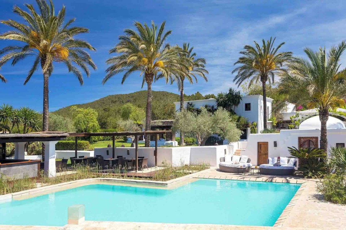 À Ibiza, l'agroturismo de luxe Atzaro rejoue les codes de la finca traditionnelle © DR